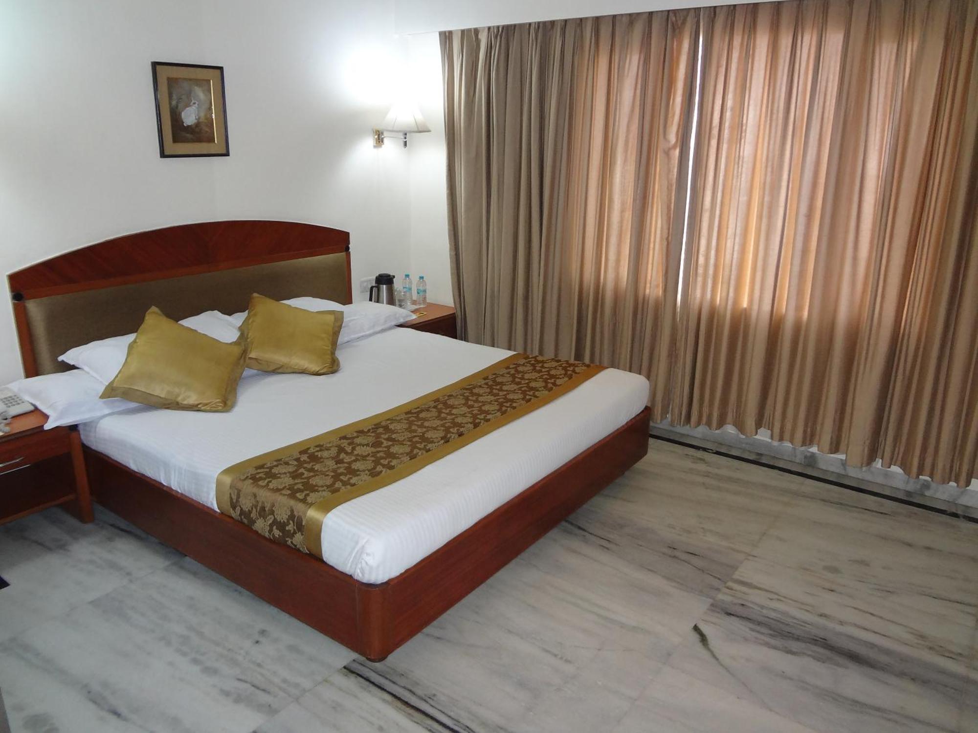 Daspalla Executive Court Visakhapatnam Exteriör bild
