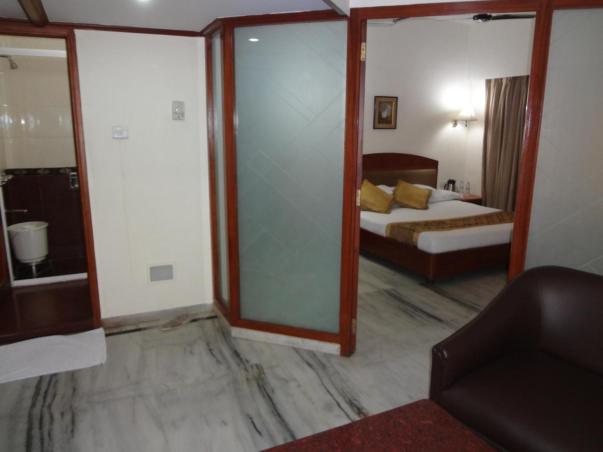 Daspalla Executive Court Visakhapatnam Exteriör bild